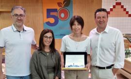 Tolentino celebra i 50 anni del Supermercato Mercurio: consegnata targa