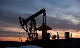 Petrolio ai minimi, l'America a un bivio: shale, benzina a buon mercato e il dilemma di Washington