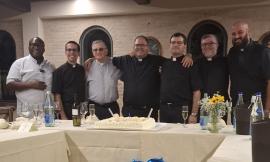 Tolentino, festa a sorpresa per don Gianni Compagnucci: "L'abbraccio della comunità di San Catervo"