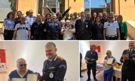 Macerata, la polizia locale saluta Giovanna Cipriani: dopo 37 anni di servizio va in pensione