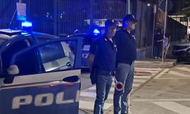 Aiuta una donna in difficoltà, ma viene scambiato per il molestatore: finisce in ospedale per una bottigliata