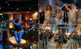 Castelraimondo, migliaia in strada per “Polvere di Stelle”: successo per la notte di musica e spettacoli