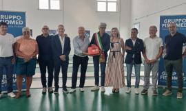 Macerata, Fisiomed dona un defibrillatore alla nuova palestra di via Metauro