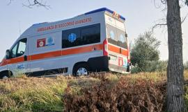 Potenza Picena, scontro tra auto e scooter: 41enne soccorso dal presidente della Croce Rossa e trasferito a Torrette