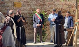 Recanati, un parco giochi per fra Giulio Criminesi: “Il suo nome vivrà nella gioia dei bambini”