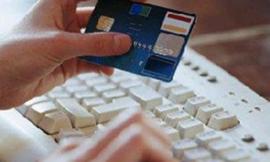 Fa shopping on line con la carta di credito di un altro: denunciata