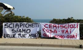 I bagnini di Porto Recanati non mollano: "Martedì manifesteremo sotto la Regione"