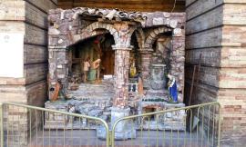 Rubano il cavo della luce: al buio il presepe di Amici per...