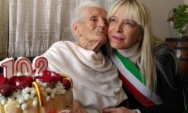 Luigia Vissani compie 102 anni: festa in casa con il sindaco Piermattei