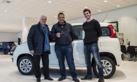 Consegnate le chiavi dell'auto al vincitore della lotteria della Croce Verde