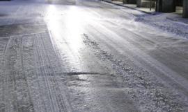 Macerata: chiuse per ghiaccio via Tucci, via dei Velini (a scendere) e via Braccialarghe