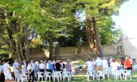 Chiese tutte inagibili a Montelupone: le messe si fanno all'aperto