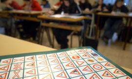 Truffa hi-tech per prendere la patente: scoperto con un auricolare impiantato sottopelle