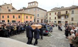 Una folla commossa ha salutato per l'ultima volta Emanuela Pellegrini
