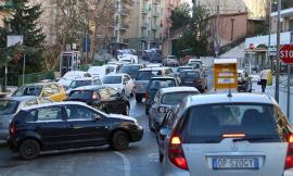 Macerata si risveglia con il ghiaccio: disagi e caos in città
