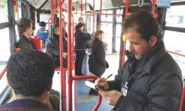 Viaggia sul pullman senza biglietto: espulso 23enne senegalese
