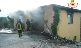 Incendio nella notte in un garage a Sarnano