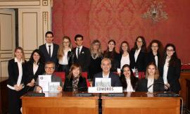 Macerata, gli studenti del Liceo classico e linguistico del progetto Mun ricevuti in Municipio