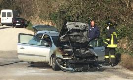 Auto in fiamme a Piediripa. Illesa la persona al volante