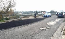 Camion perde il carico: traffico rallentato sul ponte di Piediripa