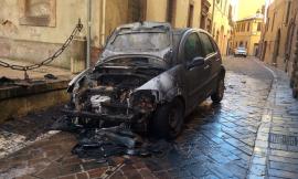 Macchina a fuoco in centro a Camerino