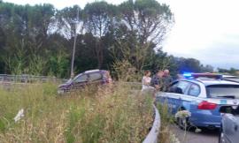 Con l'utilitaria contro il guard-rail: in quattro finiscono in ospedale