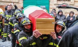 In centinaia hanno salutato per l'ultima volta Roberto Torregiani