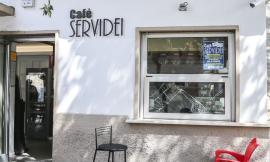 Raid al Cafè Servidei di Macerata: niente bottino ma tanti danni