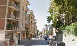 Caccia al danneggiatore seriale delle auto parcheggiate