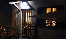 Tentano di entrare in una casa: disturbati sono costretti a fuggire