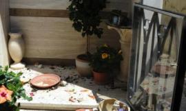 Choc a Porto Potenza: lapidi distrutte a mazzate