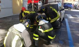 A fuoco un'auto del Comune di Macerata