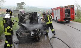Autovettura a fuoco in Via dei Velini - VIDEO -