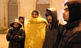 Immigrati in Piazza della Libertà: "stanotte dormiremo qui"