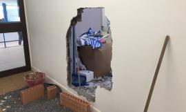 Tolentino: piscina devastata dai vandali- FOTO