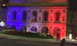 Lo Sferisterio si illumina dei colori della Francia
