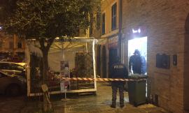 Macerata: un trentatreenne si impicca in Piazza Mazzini