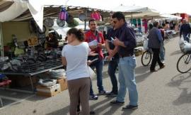 Controlli al mercato settimanale: denunciati due ambulanti