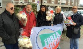 Peluche, colori e album per i bambini di Pediatria dai Club Forza Silvio