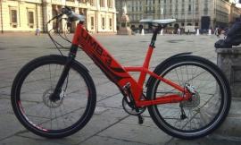 Fermato mentre apre il lucchetto da una bici rubata: civitanovese denunciato a piede libero
