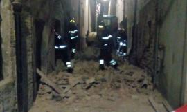 Caldarola: crolla un edificio in centro. Nessun ferito