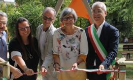 Nuova altalena per i bimbi con disabilità motorie ai giardini Diaz di Macerata