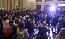 La Galleria "sold out" per il giovedì latino promosso dal Caffè Venanzetti - FOTO