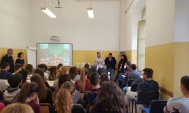 Giornata contro la violenza sulle donne: la Questura di Macerata ne parla con gli studenti