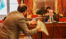 Piscine: scintille fra Sacchi e Carancini. Il sindaco: "La società dovrà rispondere delle inadempienze"