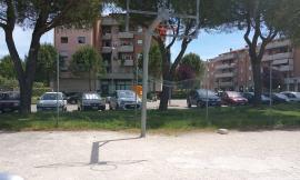Area verde degradata, le mamme: "Pericolosa per i nostri figli"