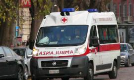 Scontro fra un'Ape e una mini-car: ferito un anziano