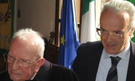 Il presidente Pettinari ricorda l'onorevole Rinaldi