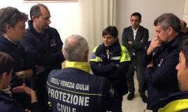 Serracchiani in visita per ringraziare gli operatori della Protezione Civile e i Vigili del Fuoco