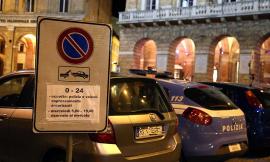 Macerata, posti blu riservati: multe e proteste in piazza della Libertà